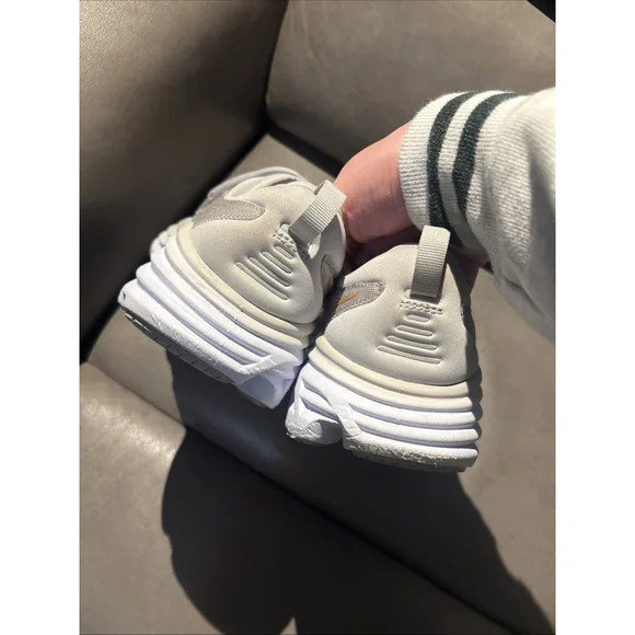 EUC WOMEN’S HOKA ONE BONDI 8 SIZE 11 B WIDE GREY PINK SHOES - Picture 6 of 12